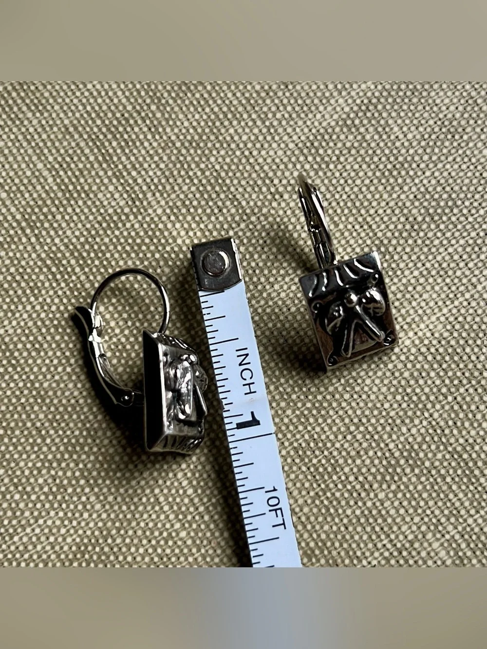 Women’s Silver Tone Embossed Angel Textured Accent rectangular Earrings NWOT